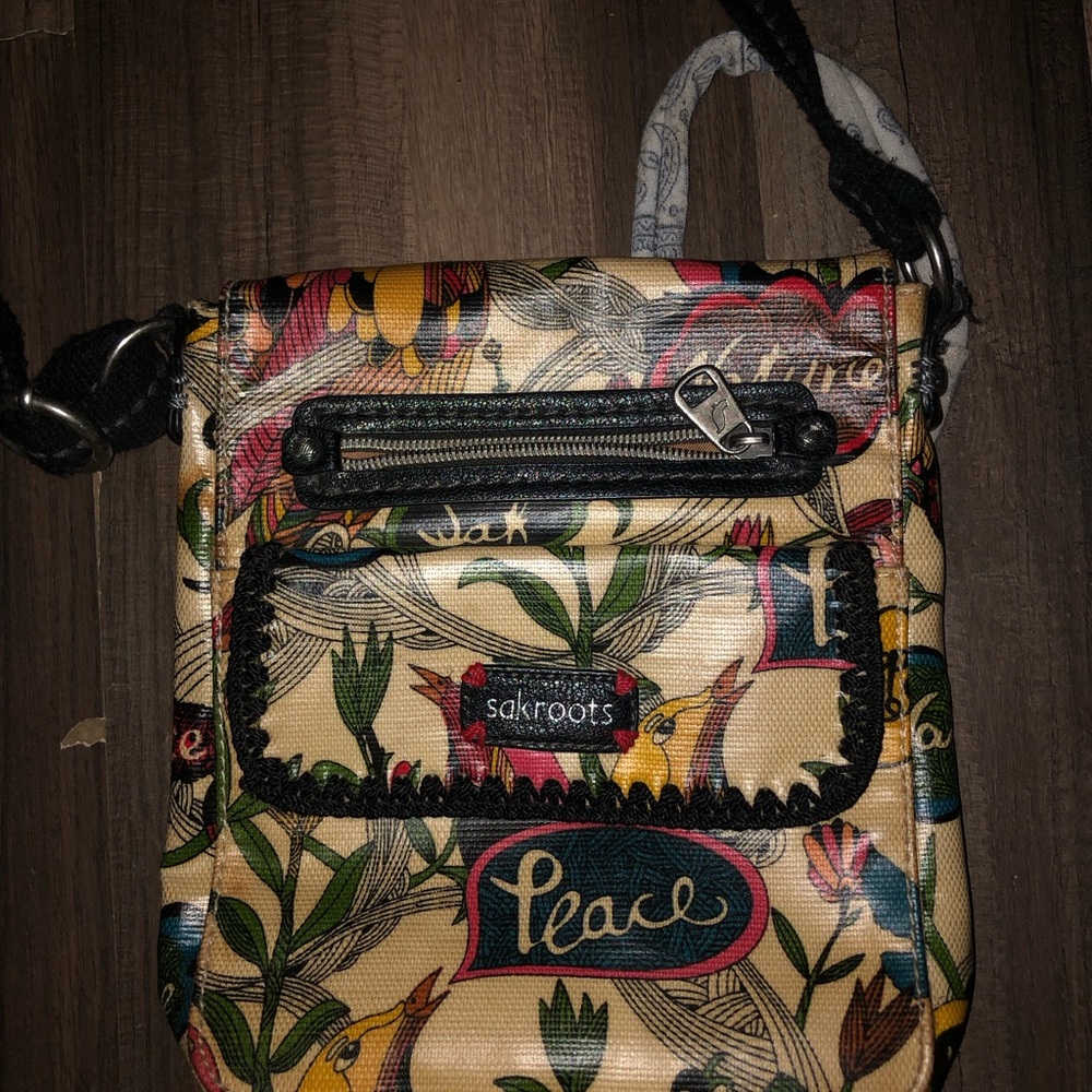 Women’s sakroots bag
